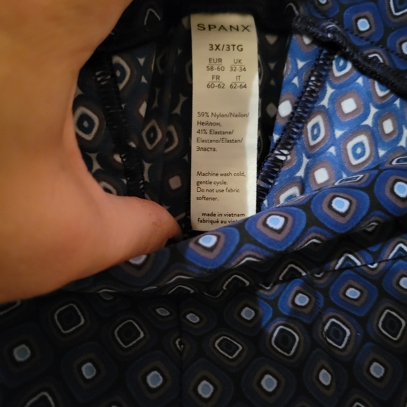 Spanx pull-on golf shorts - Picture 1 of 3